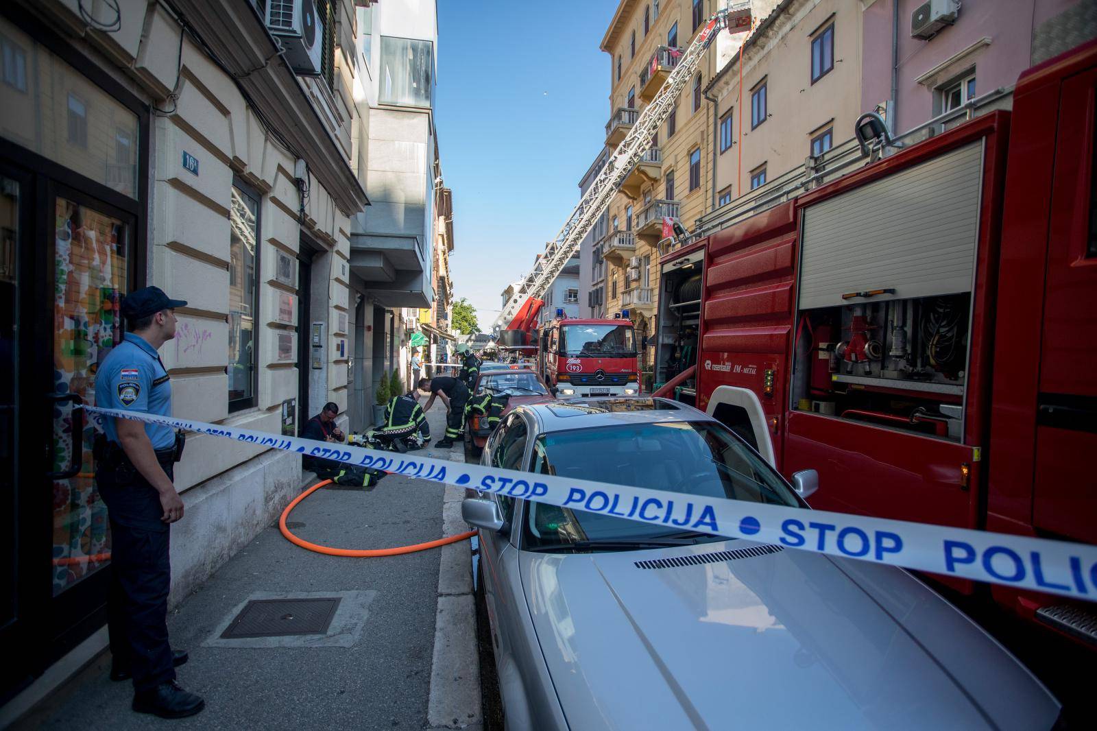 Rijeka: POžar na krovištu zgrade u centru grada