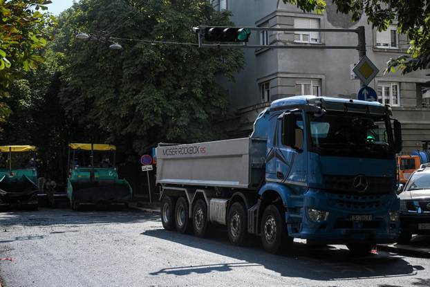 Zagreb: Obnova kolnika u Prilazu Gjure Deželića