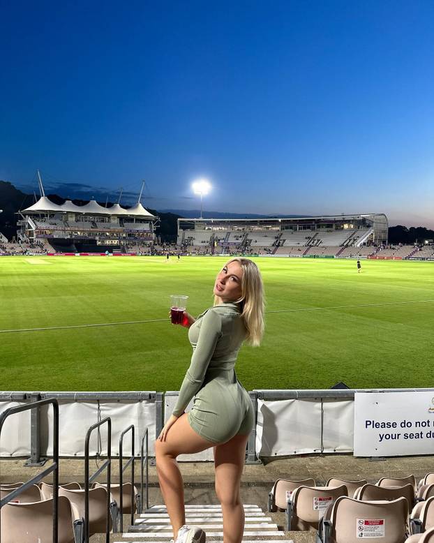 FOTO Chelsea će danas pratiti i vatrena navijačica: 'Često mi se javljaju, a ja nisam samo trofej'