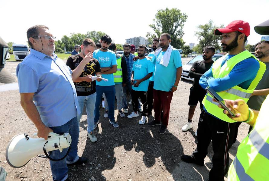 Zagreb: Radnici Wolta koji prosvjeduju okupili su se ispred Velesajma