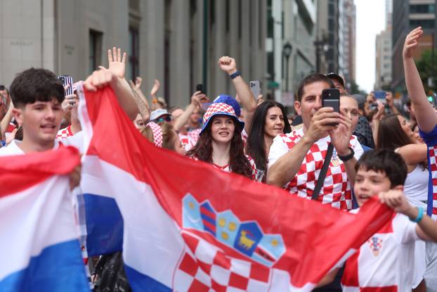 SP 2026 Philadelphia: Navijači se okupljaju prije razvijanja hrvatske zastave uoči utakmice s Ganom