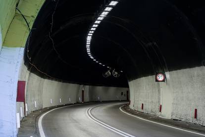 FOTO Prije roka u promet pušten obnovljeni tunel Marjan