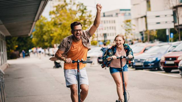 Pošalji nam zanimljivu priču i osvoji električni romobil!