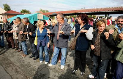 Očaj i strah: Umrijet ćemo od gladi, dajte nam naš novac!