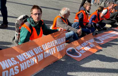 Drama u Njemačkoj: Klimatski aktivisti blokiraju ulice Berlina, sukobljavaju se s vozačima