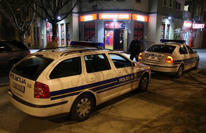 Imotski: Prijetio oružjem i opljačkao je automat klub
