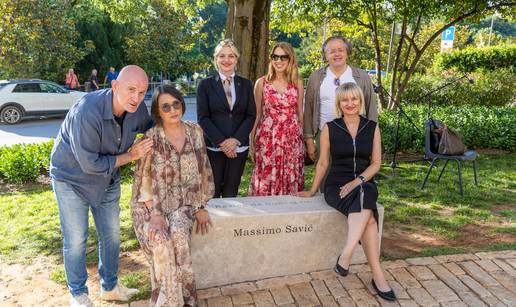 Massimo dobio memorijalnu klupu pored pulske Arene