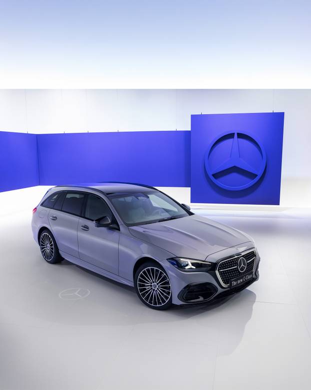 Vertraute Stärke auf einem neuen Niveau: Die neue Mercedes-Benz C Klasse bleibt sich treu – und wächst über sich hinausThe new Mercedes-Benz C-Class: Refined strength. Trusted continuity.