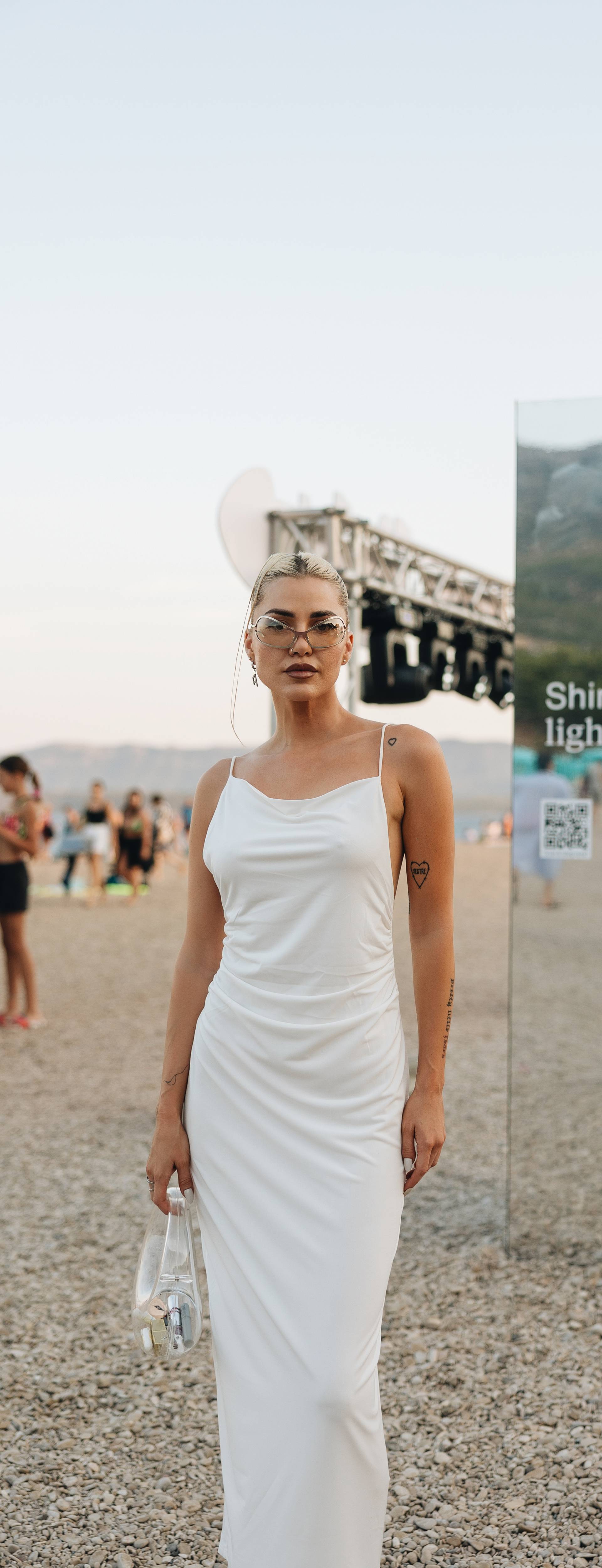 Modni pop-up showroom na Zlatnom ratu oduševio kupače