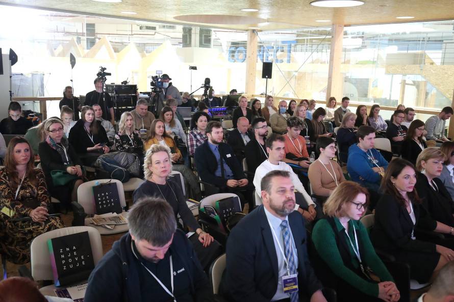 storyeditor/2022-04-05/PXL_050422_92847497.jpg