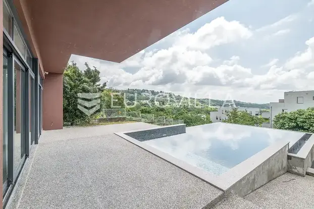 FOTO Nikolina Pišek još uvijek nudi vilu u Zagrebu! Najam bio skočio na 8000 €. Zavirite u nju