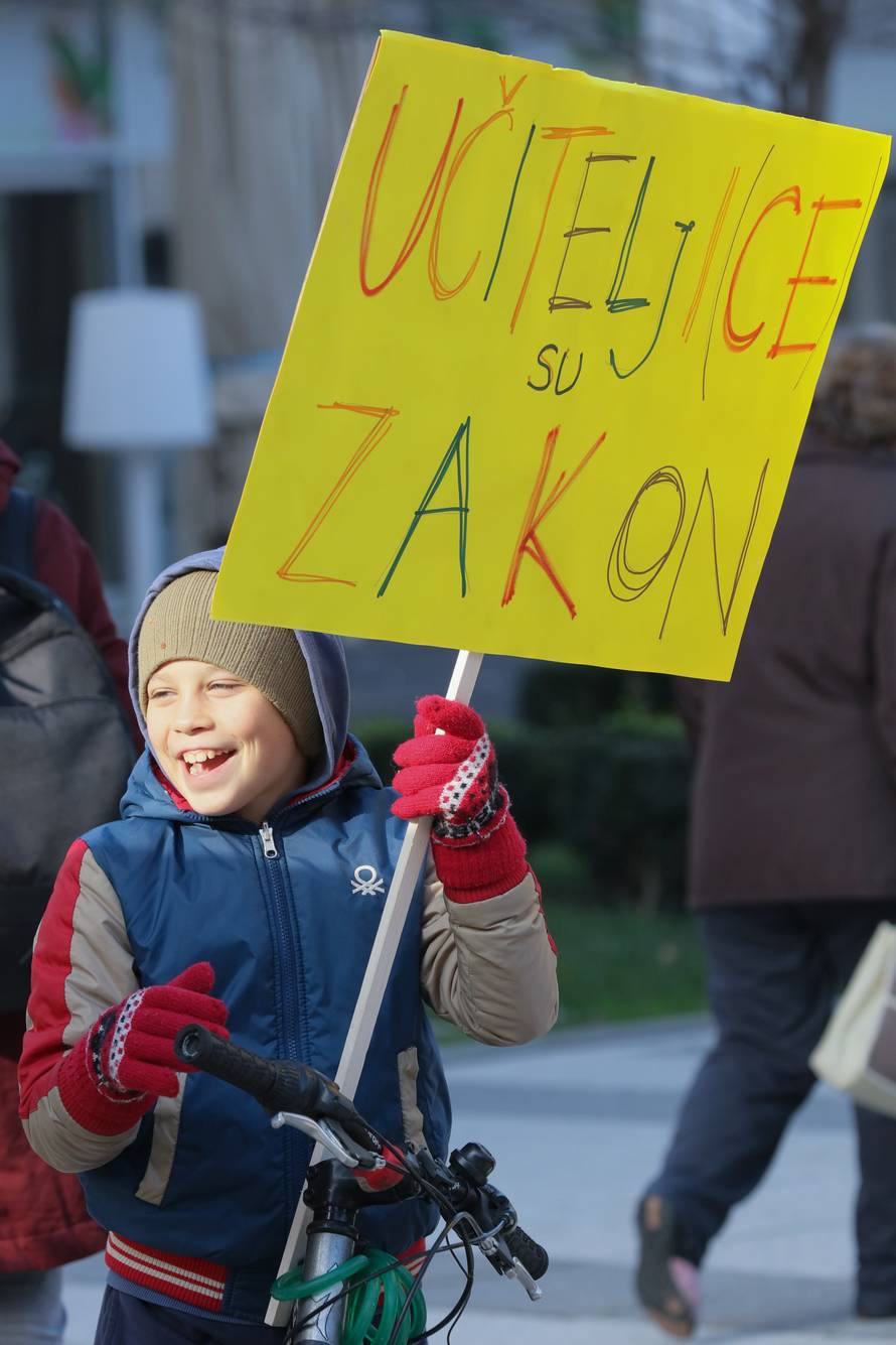 'Vlada je najgori razred' i ostali genijalni transparenti učitelja