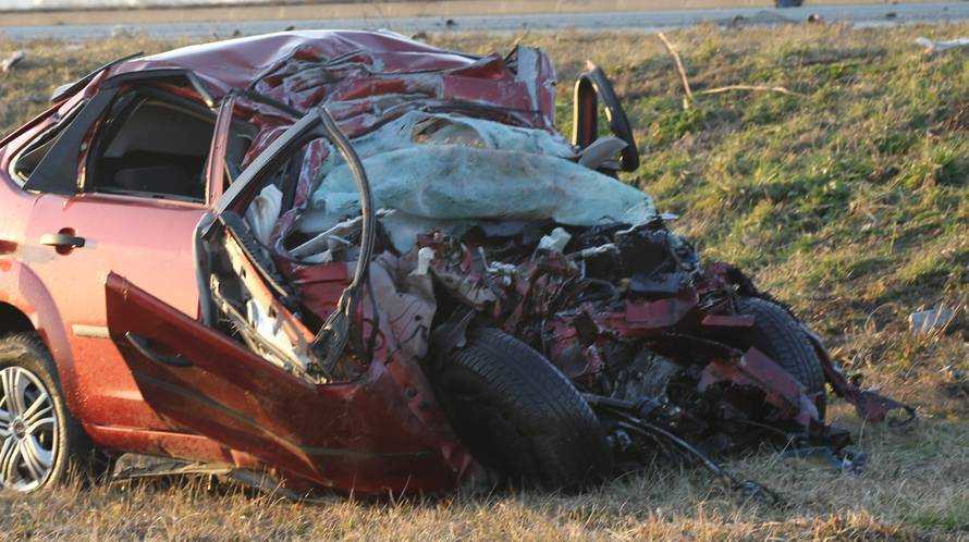 Poginuo u sudaru automobila i šlepera: Cesta D3 je zatvorena