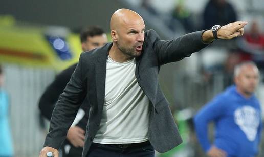 FOTO Ovo su reakcije Sopića u debiju na klupi Osijeka! Kohorta transparentom prozvala Čohara