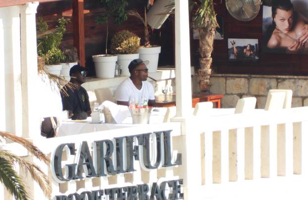 Michael Jordan na Hvaru sišao s jahte, ispred restorana ga okružili obožavatelji