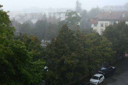 Jutarnja magla prekrila grad Sisak