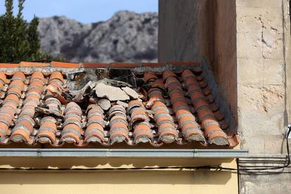 Posljedice potresa na Krku: Pala žbuka s dvokatnice, oštećen je suhozid, s kuće je pao dimnjak