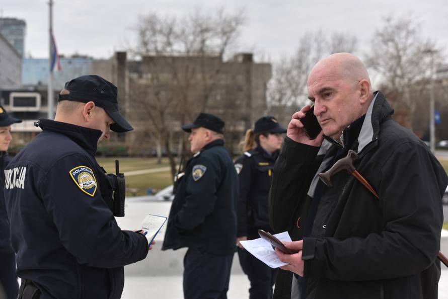 Zagreb: Policija doÄekala Zorana Ercega kod spomenika Franji TuÄmanu