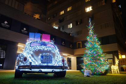 Iza dječjeg igrališta u Zagrebu pažnju plijeni vesela VW buba