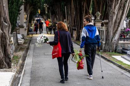 Blagdan je Svih svetih: Građani tradicionalno obilaze groblja