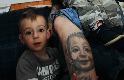 Tatin ponos: Igor je tetovirao svoje sinove na potkoljenice