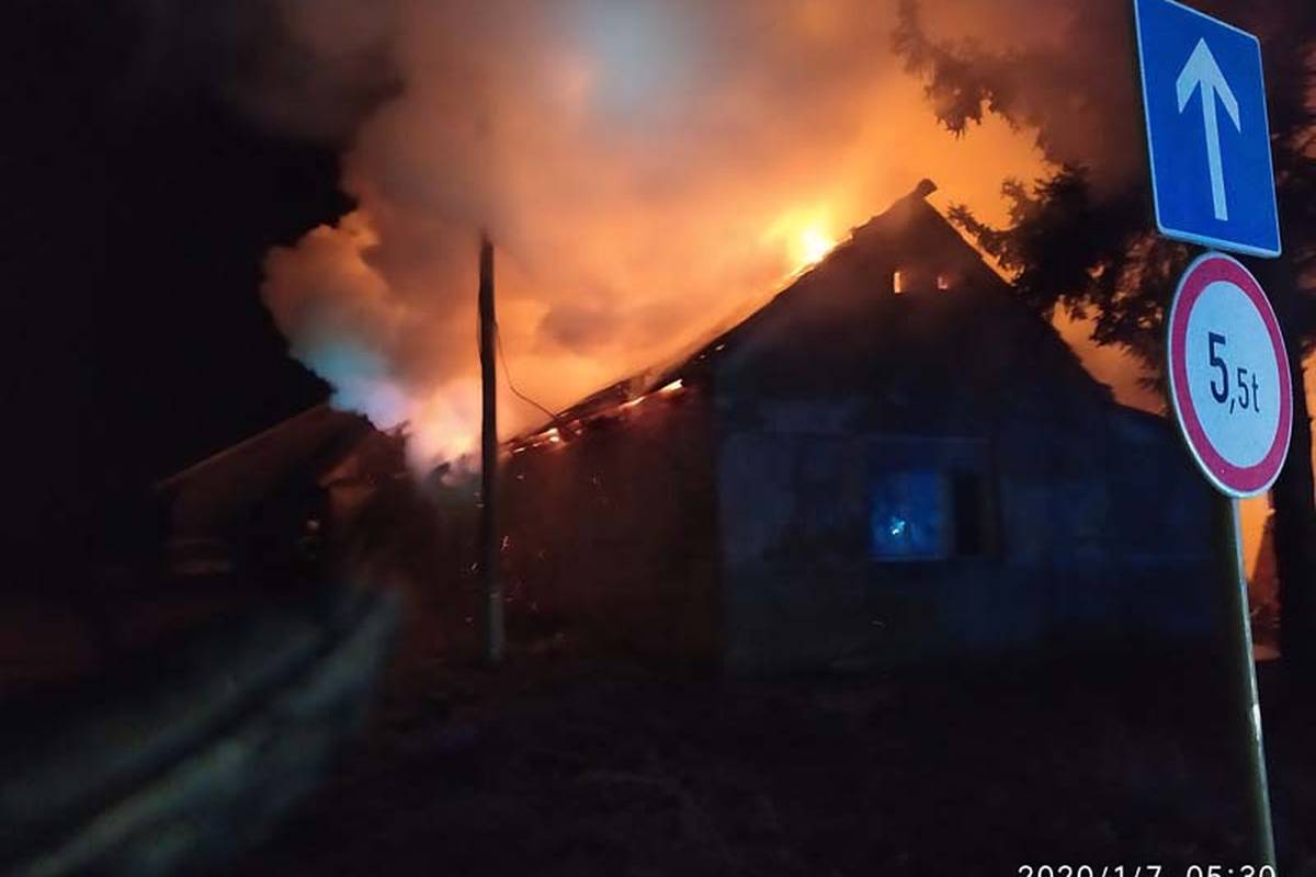 Buktinja u Osijeku: U požaru kuće izgorio krov i 5 prostorija