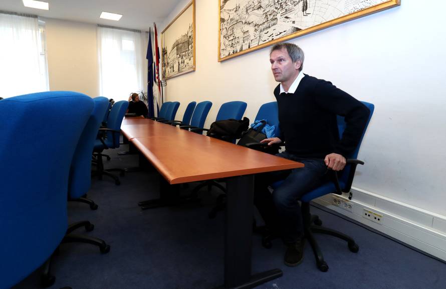 U kožnoj jakni i s fudbalerkom Dolački se 'furao' na Gibsona