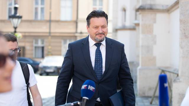 Zagreb: Dolazak ministara na sjednicu Vlade gdje je najveÄi interes bio za izjavu KuÅ¡ÄeviÄa