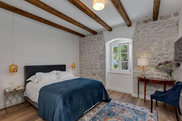 FOTO Kamena kuća stara više od stoljeća kod Makarske danas pruža odmor iz snova