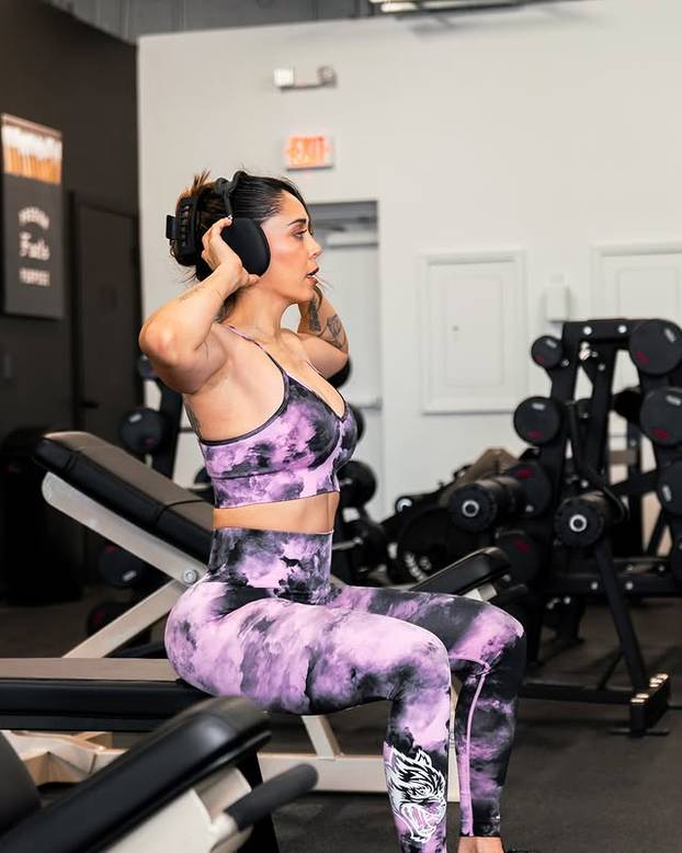 FOTO Seksi fitness mama pokazala sve: 'Nema izgovora, i nakon dvije trudnoće sam top'