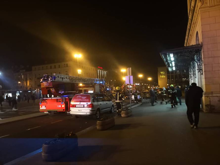 Požar na Glavnom kolodvoru u Zagrebu, vatrogasci spasili psa