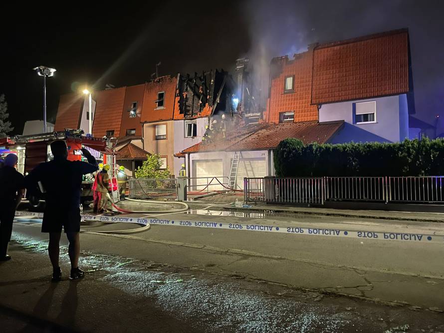 VIDEO Veliki požar zahvatio četiri kuće u Zaprešiću: Plamena nema, vatra pod kontrolom