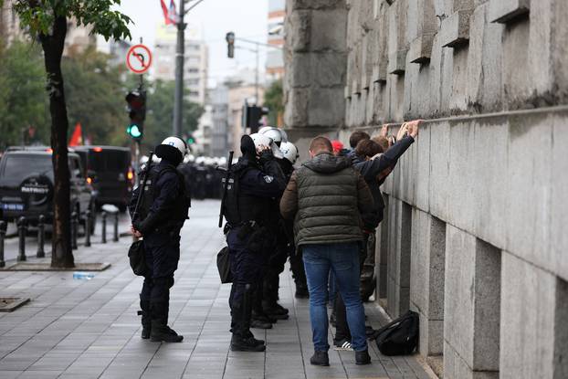 Beograd: Policija je blokirala protivnike Europrajda 