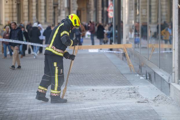 Zagreb: Odlomio se komad pročelja zgrade u Ilici, policija ogradila područje