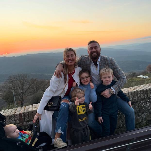 FOTO Dok je bio nitko, ona ga je uzdržavala. Sad silovatelj Conor McGregor vara ženu gdje stigne