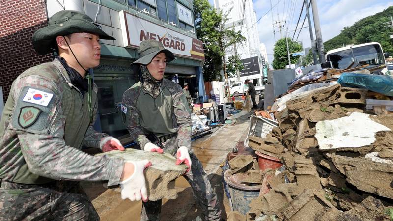 FOTO Najmanje deset poginulih u strašnim bujicama u Južnoj Koreji, tragaju za nestalima