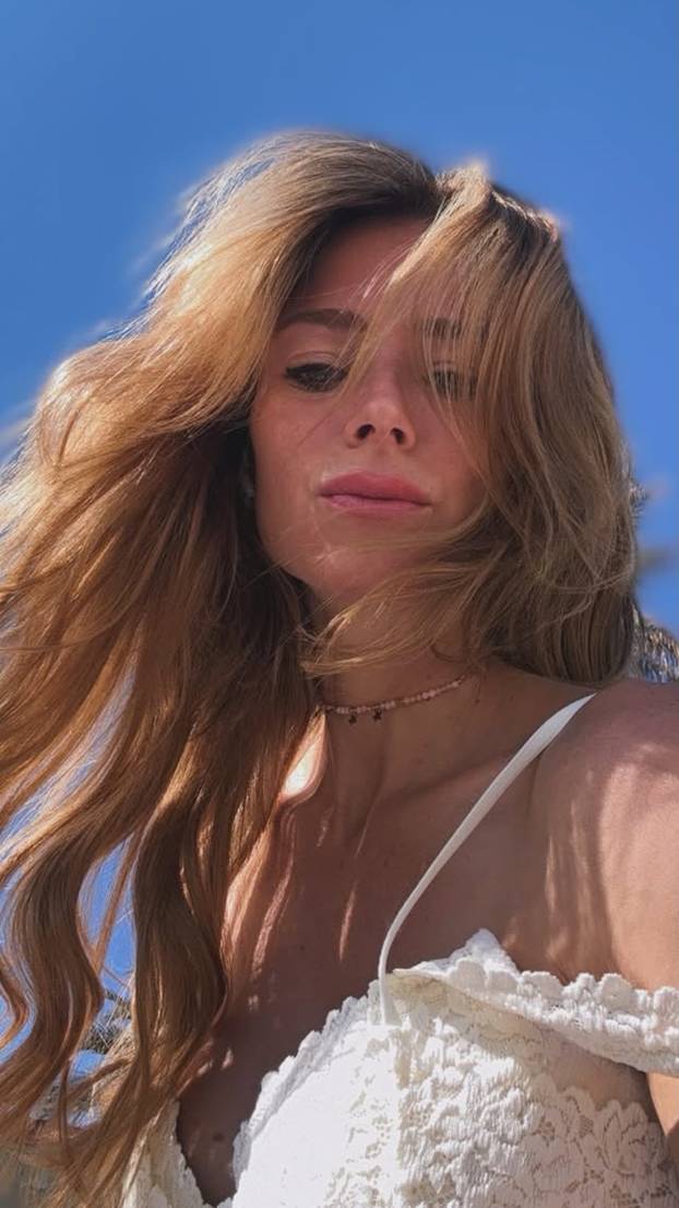 FOTO Nestala je s terena, otišla u reality pa postala model u tangicama. Sad se vraća tenisu