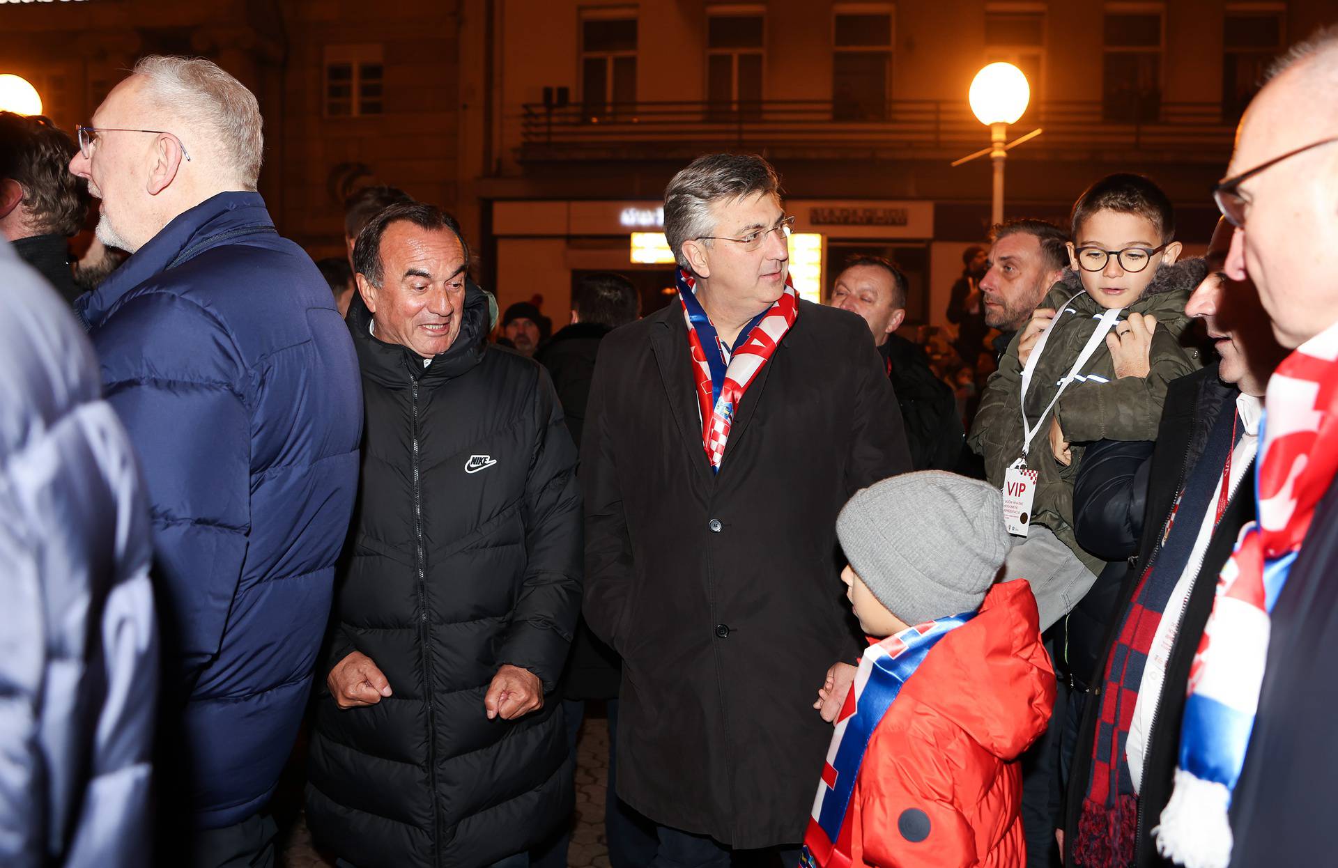 Zagreb: Plenković sa sinom, Jandroković i ostali dočekali brončane reprezentativce