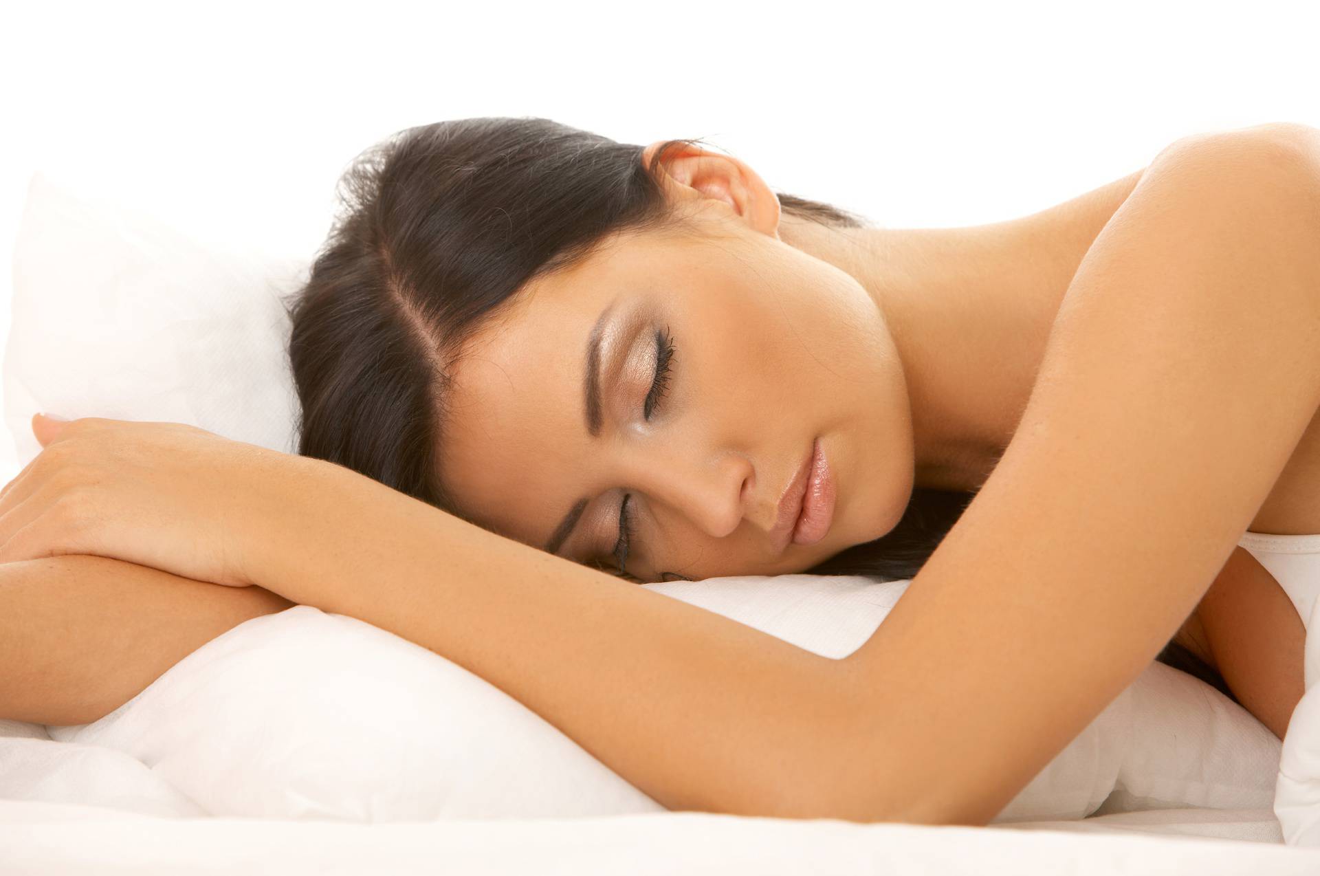 Što se događa s vašom kožom dok spavate i kako spavanje utječe na ljepotu vašeg tena