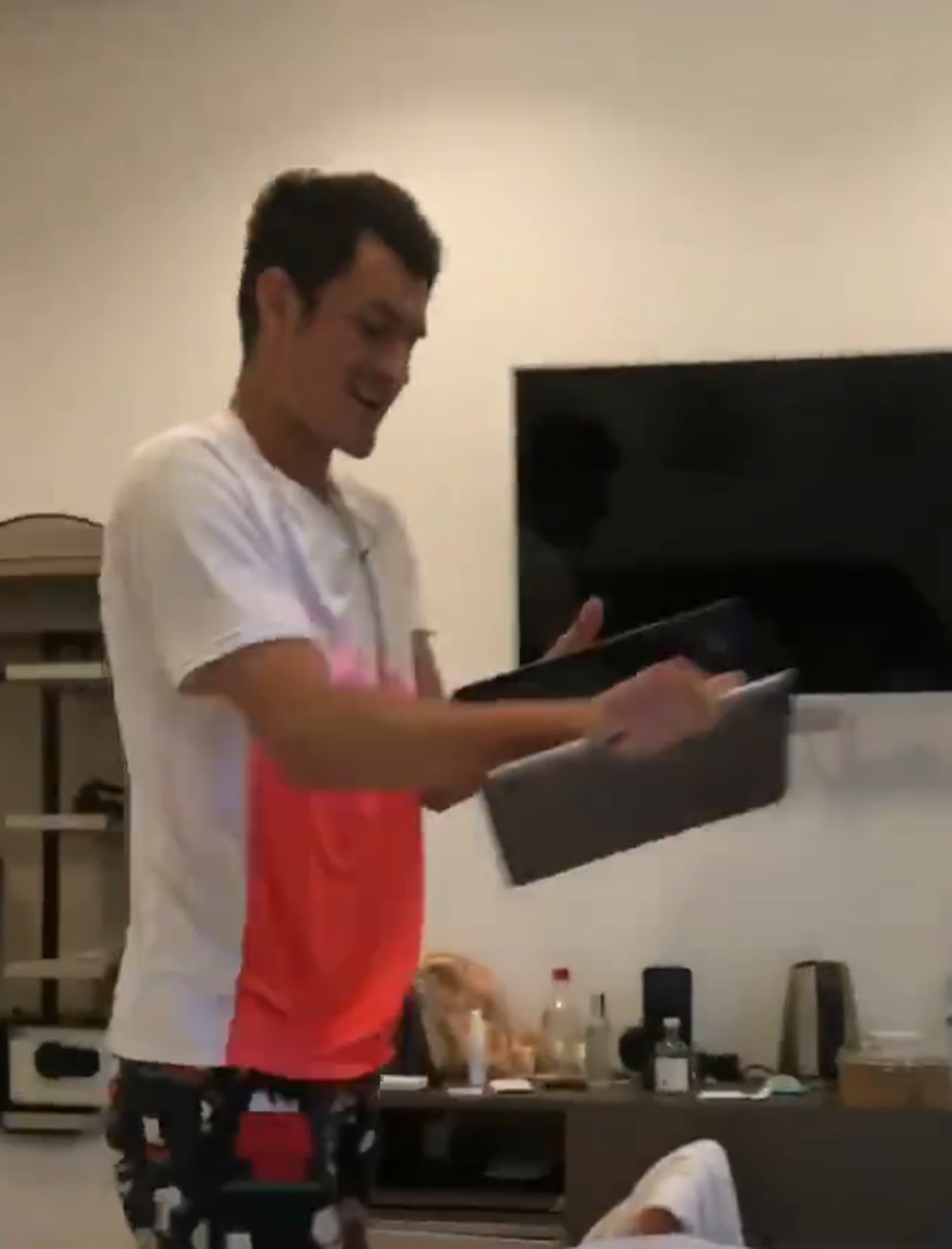 VIDEO Tenisač Tomić podivljao u Splitu, gnječio laptope curi, ona prijeti: 'Objavit ću kućni video!'