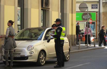 Policajac odolio Nininu šarmu, platila kaznu zbog parkiranja 