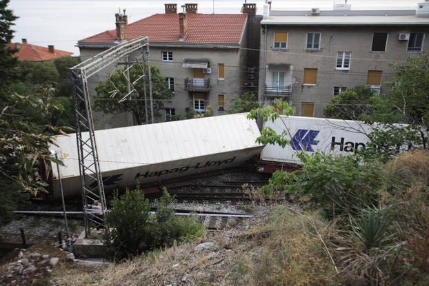 Vagoni iskočili iz kompozicije na pruzi Rijeka-Zagreb kod kolodvora Pećine