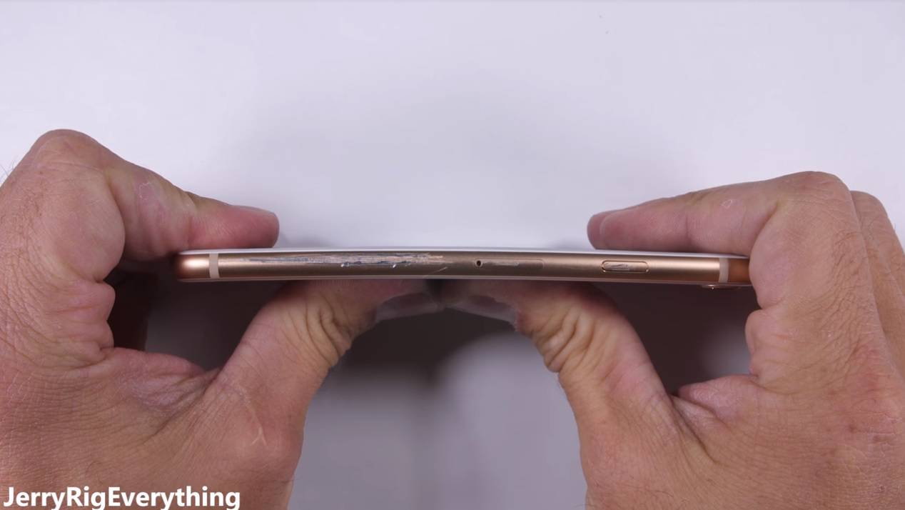Bolna snimka: Ovako iPhone 8 reagira na testu izdržljivosti