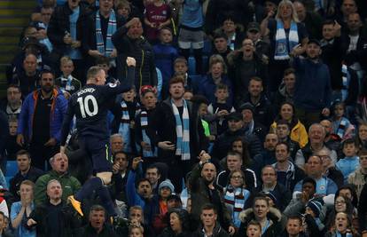 Nevjerojatna slika: Isti navijači tugovali zbog Rooneyjeva gola
