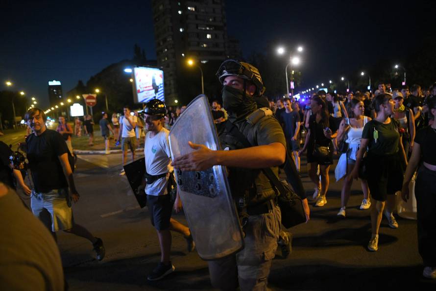 Beograd: Prosvjed pod geslom "Nismo mi vreće za udaranje", nakon sto je policija je sinoć upotrijebila prekomjernu silu nad građanima