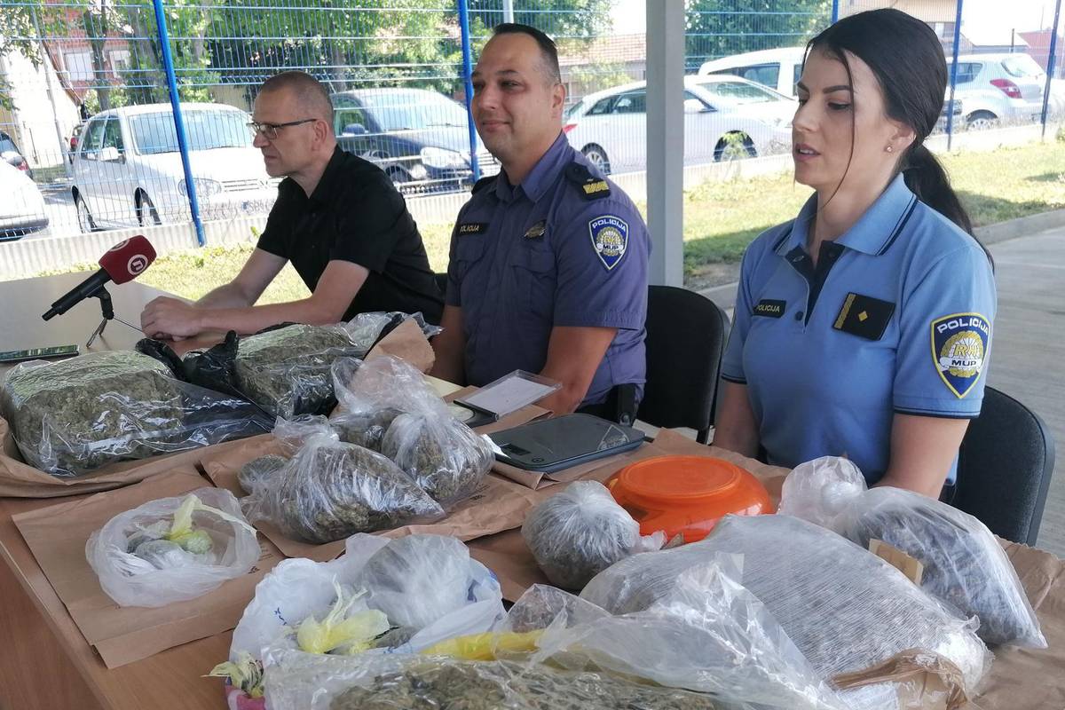 U stanu mladića u Sl. Brodu zaplijenili više od 5 kila 'trave'