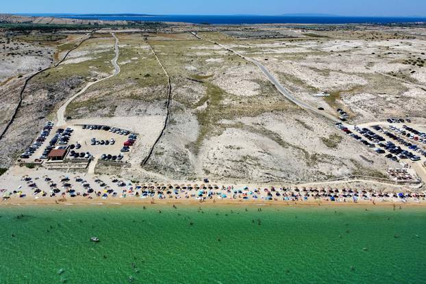 Ime najbolje opisuje ovu pla&zcaron;u na otoku Pagu - zovu je &Ccaron;ista i prava je oaza daleko od civilizacije