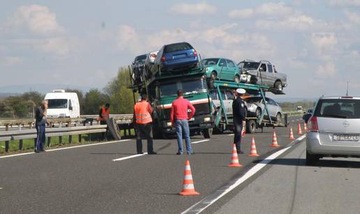 Kamionu otpali kotači pa je prepriječio autocestu A3