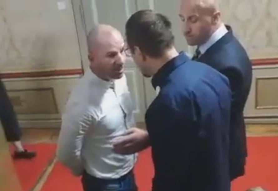 Prvo prijete zbog Thompsona. A sad prijeti njegov odvjetnik