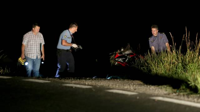 Završio u jarku: Motociklist u zavoju sletio s ceste i poginuo
